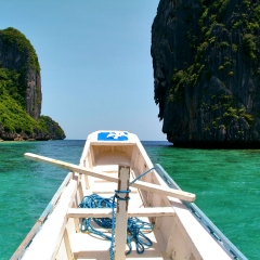 The inviting, clear waters of El Nido, Palawan